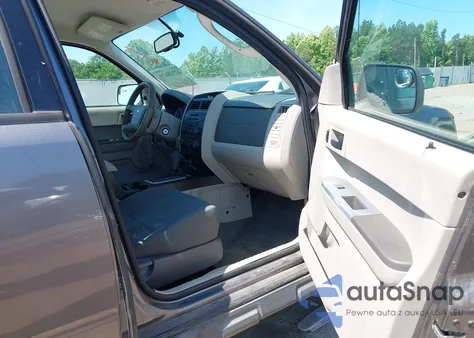 2012 Ford Escape Xls z USA, uszkodzony, nr VIN 1FMCU0C70CKC27722